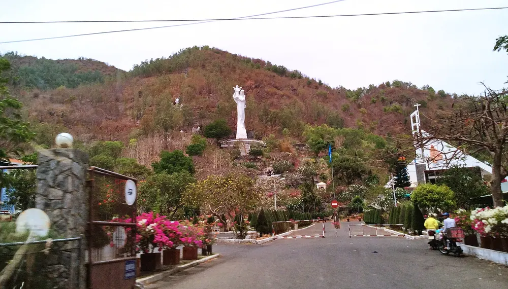 Road up to the Bãi Dâu area in Vũng Tàu with the hillside statue in the distance
