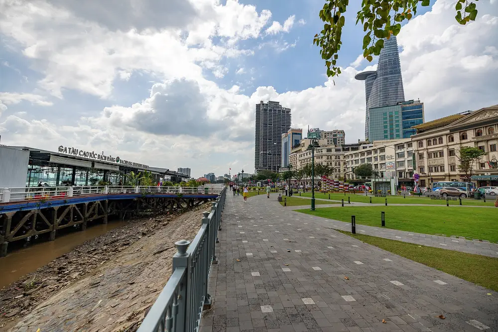 Riverside walkway at Bạch Đằng Quay with city towers behind