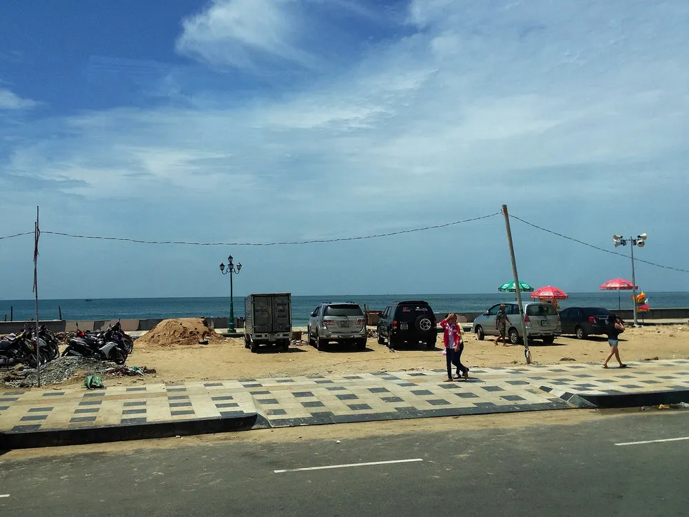 Bãi Sau beach and Thùy Vân seafront road in Vũng Tàu
