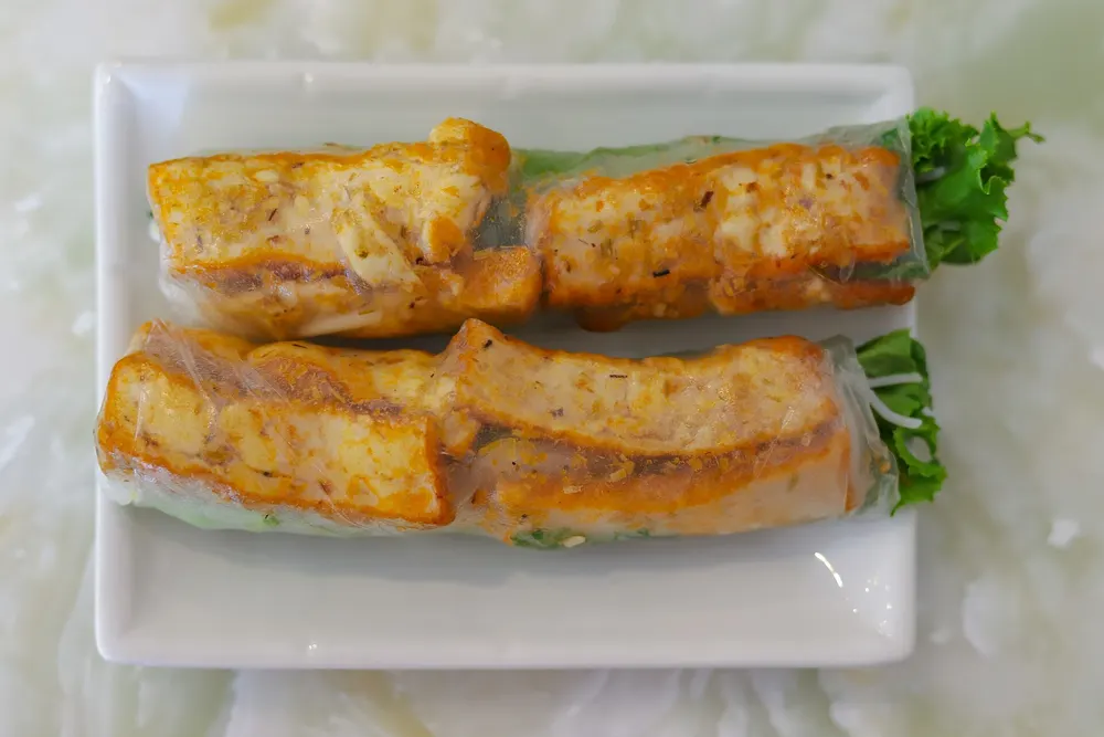 Vegetarian fresh spring rolls (gỏi cuốn chay) on a plate
